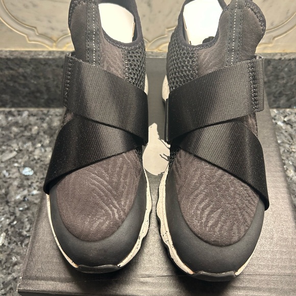 NWT Sorel Black $ White Sea Salt Women’s Size 6 Mesh Slip-On Shoes - Picture 3 of 11